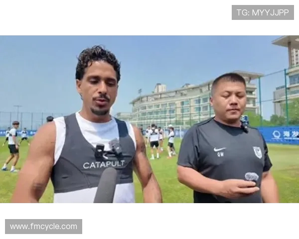 大连英博迎来强援丹尼尔佩尼亚抵达大连机场开启全新征程 大连英博迎来强援丹尼尔佩尼亚抵达大连机场开启全新征程